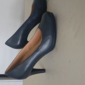 Classic Naturalizer Navy Leather  Women's Pumps Size 9 1/2 M. Never Worn!